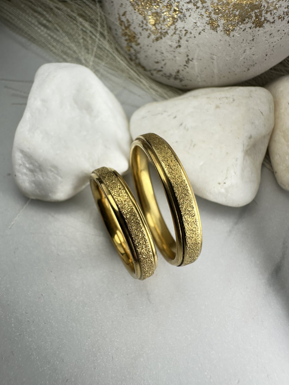 Χρυσές Βέρες από Ατσάλι με Ματ Υφή και Λουστρέ Τελείωμα – Ανθεκτικές & Υποαλλεργικές για Γάμο ή Αρραβώνα(ΚΩΔ:0107) Χρυσές Βέρες από Ατσάλι με Ματ Υφή και Λουστρέ Τελείωμα – Ανθεκτικές & Υποαλλεργικές για Γάμο ή Αρραβώνα(ΚΩΔ:0107)