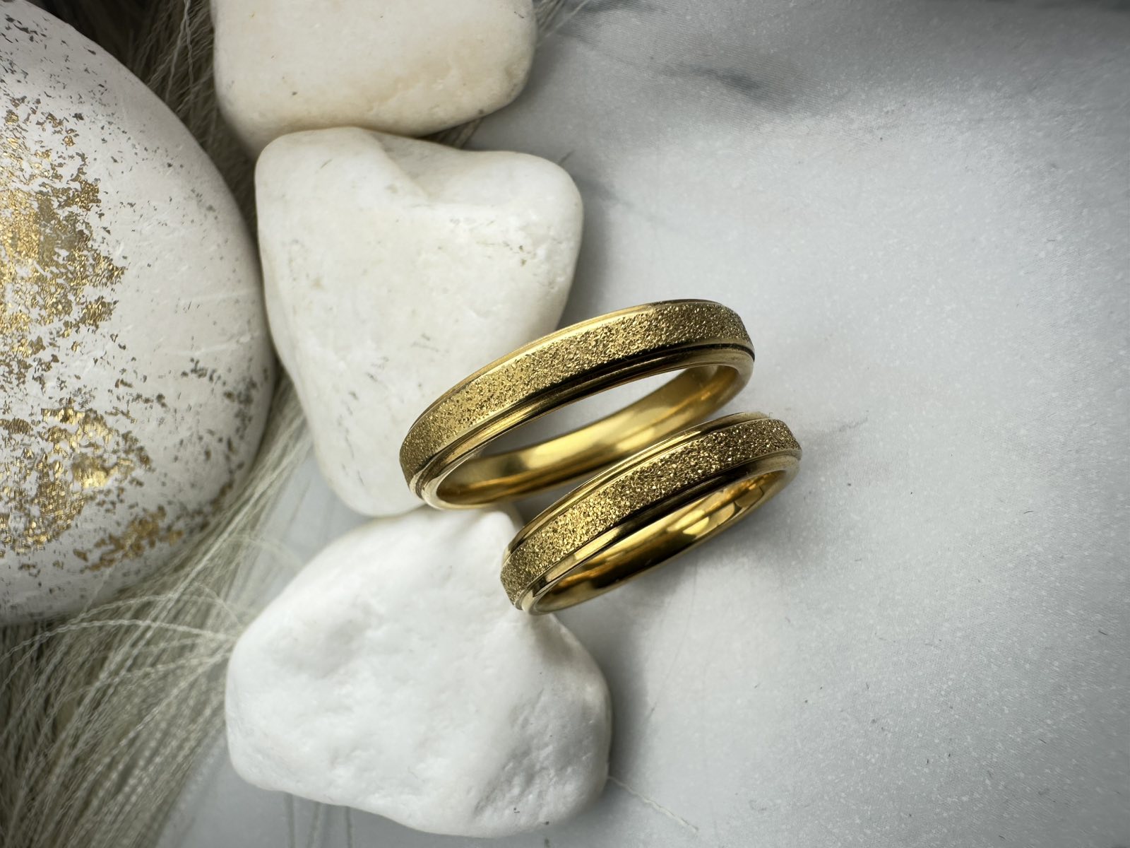 Χρυσές Βέρες από Ατσάλι με Ματ Υφή και Λουστρέ Τελείωμα – Ανθεκτικές & Υποαλλεργικές για Γάμο ή Αρραβώνα(ΚΩΔ:0107) Χρυσές Βέρες από Ατσάλι με Ματ Υφή και Λουστρέ Τελείωμα – Ανθεκτικές & Υποαλλεργικές για Γάμο ή Αρραβώνα(ΚΩΔ:0107)