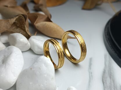 Pair of gold-colored polished steel wedding rings (CODE: 0106)