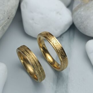 Pair of gold-colored polished steel wedding rings (CODE: 0106)