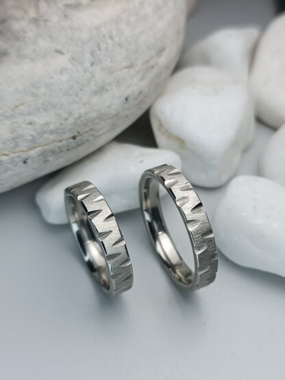 Pair of steel wedding rings with silver finish (CODE:0102)