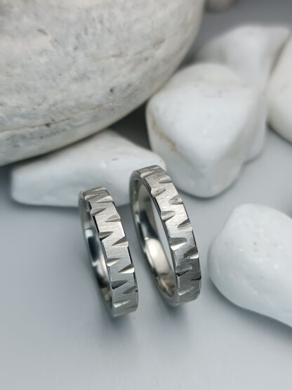 Pair of steel wedding rings with silver finish (CODE:0102)