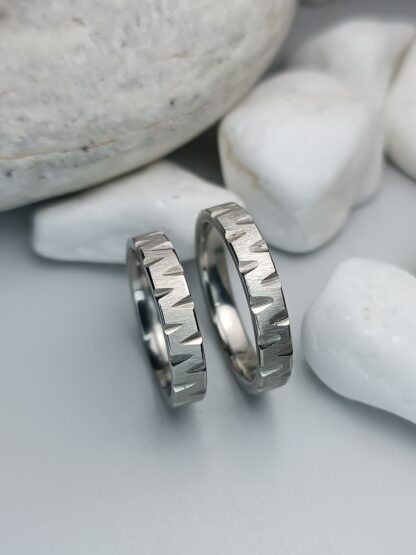 Pair of steel wedding rings with silver finish (CODE:0102)