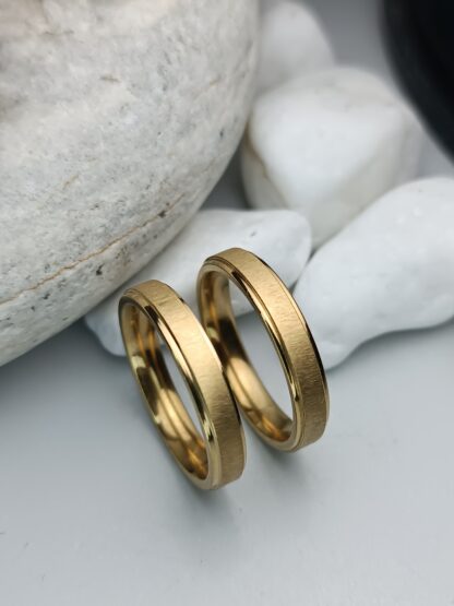 Pair of polished wedding rings, matte finish, thickness 4mm (CODE: 0104)