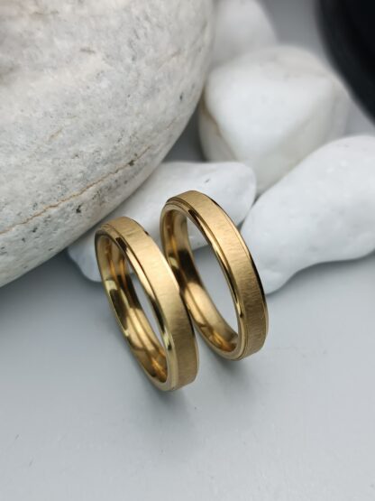 Pair of polished wedding rings, matte finish, thickness 4mm (CODE: 0104)