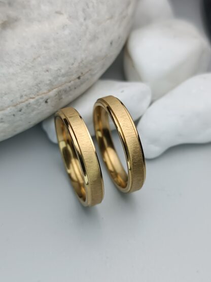 Pair of polished wedding rings, matte finish, thickness 4mm (CODE: 0104)