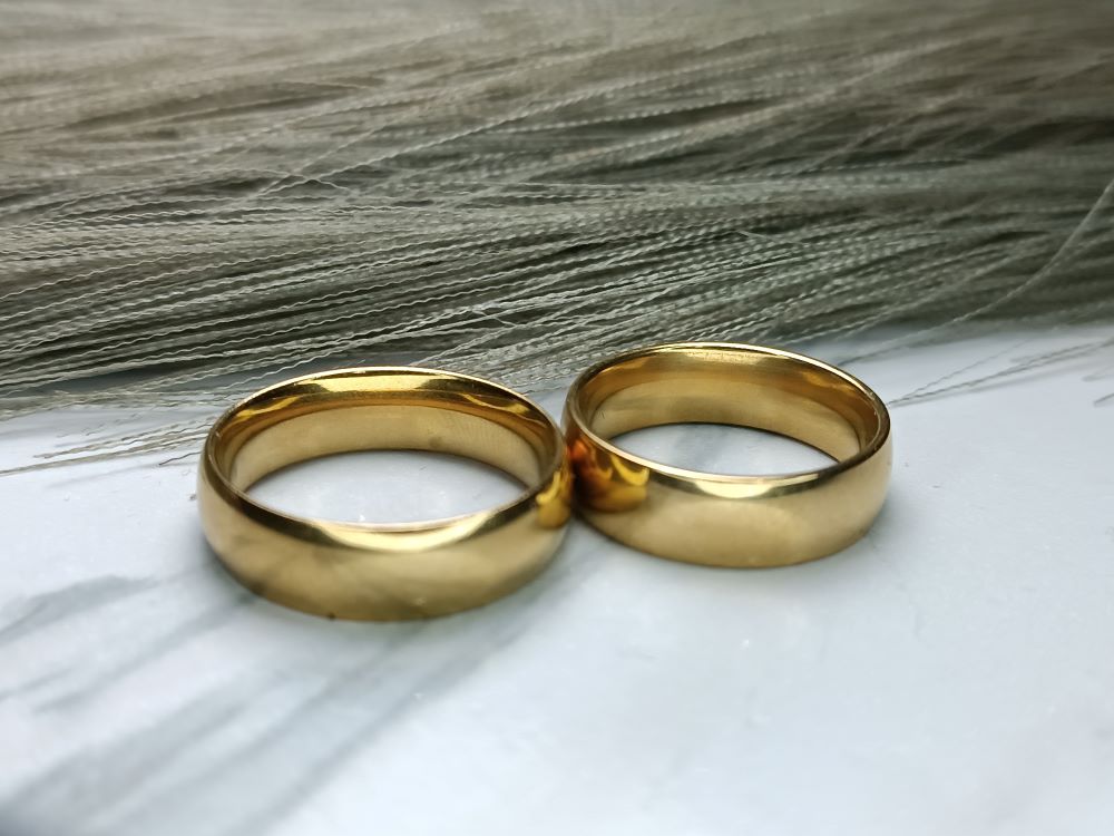 Χρυσές Βέρες Ατσάλι Λουστρέ – Κλασικές & Ανθεκτικές | Kosmimatomania Χρυσές Βέρες Ατσάλι Λουστρέ – Κλασικές & Ανθεκτικές | Kosmimatomania