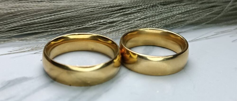 Χρυσές Βέρες Ατσάλι Λουστρέ – Κλασικές & Ανθεκτικές | Kosmimatomania Χρυσές Βέρες Ατσάλι Λουστρέ – Κλασικές & Ανθεκτικές | Kosmimatomania