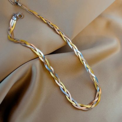 BRAIDED CHAIN WITH THREE COLORS