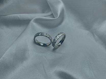 Pair of wedding rings with sagre finish (CODE:0102)