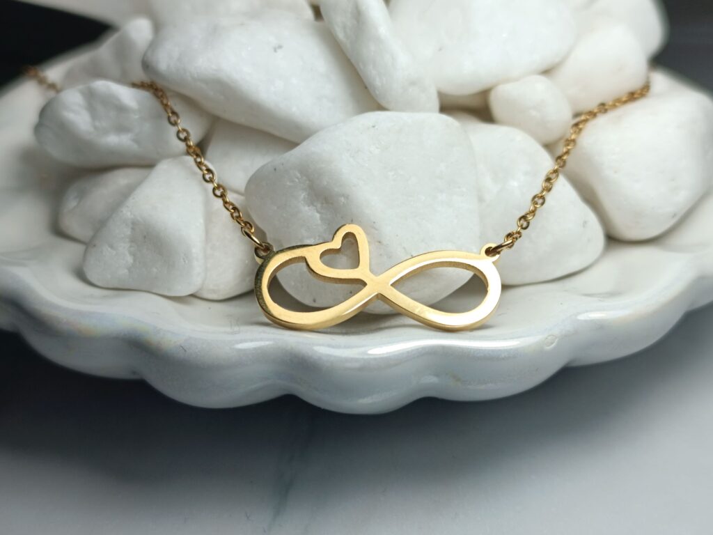 Κοσμήματα που Συμβολίζουν την Αγάπη και την Ένωση