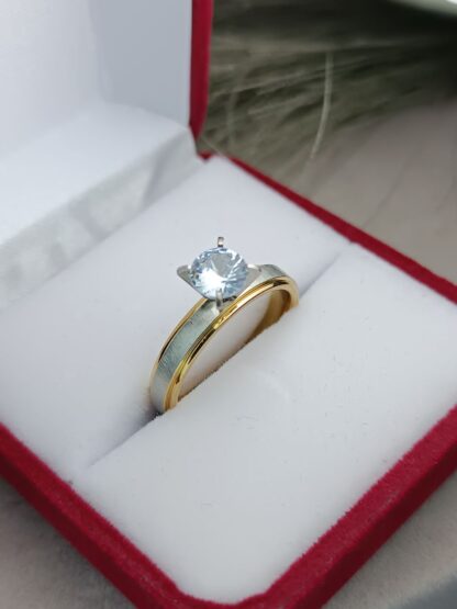 Textured ring, transparent stone (CODE:8846)