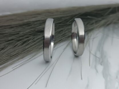 Pair of classic wedding rings, matte surface 4 mm (CODE: 00044)