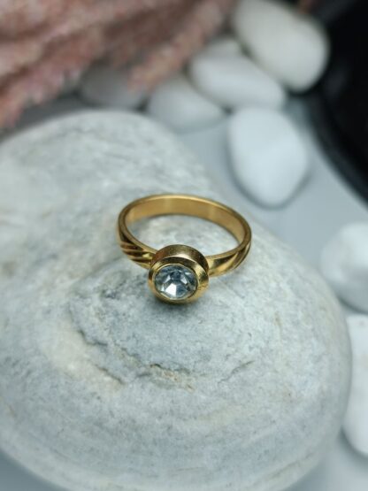 Ring with transparent zircon (CODE: 1212)