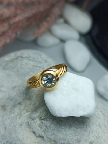 Ring with transparent zircon (CODE: 1212)