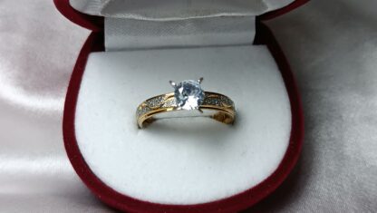 Ring with transparent zircon (CODE: 455221)