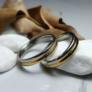 Pair of wedding rings with a glossy finish (CODE:52522)