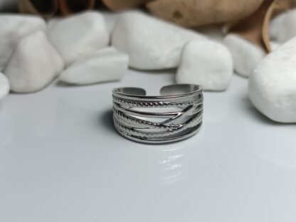 RING WITH "INCROSSED LINES" PATTERN (CODE:7152)