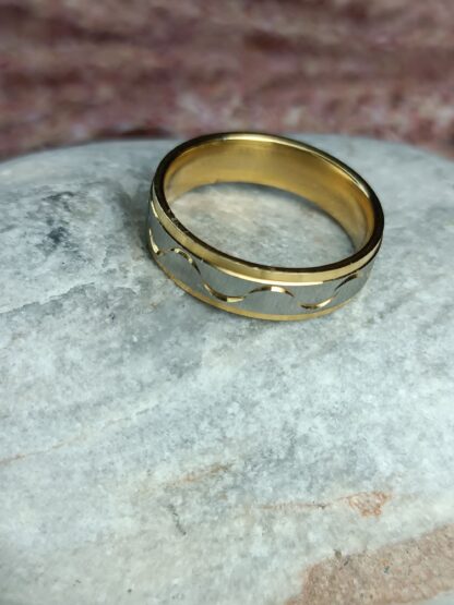 Ring with a matte finish and glaze on the edges (CODE: 14125)