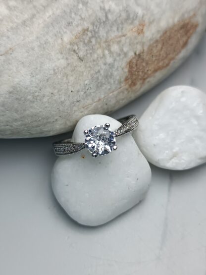 Single stone with transparent zircon (CODE: 8064)