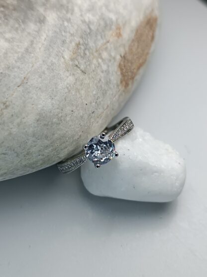 Single stone with transparent zircon (CODE: 8064)