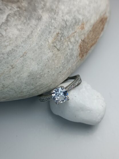 Single stone with transparent zircon (CODE: 8064)