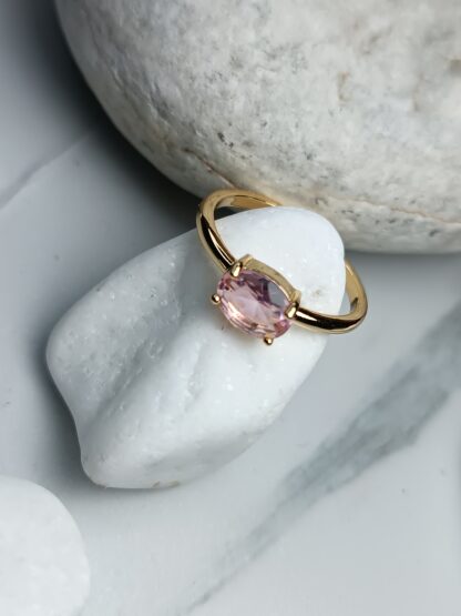 Single stone with pink zircon stones (CODE: 132)