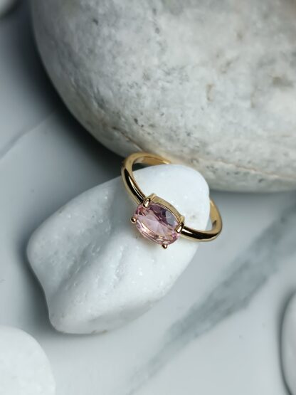 Single stone with pink zircon stones (CODE: 132)