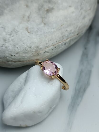 Single stone with pink zircon stones (CODE: 132)