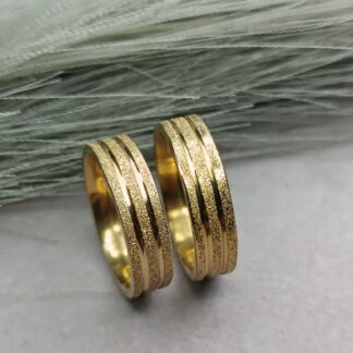 Pair of textured gold wedding rings (CODE:85833)