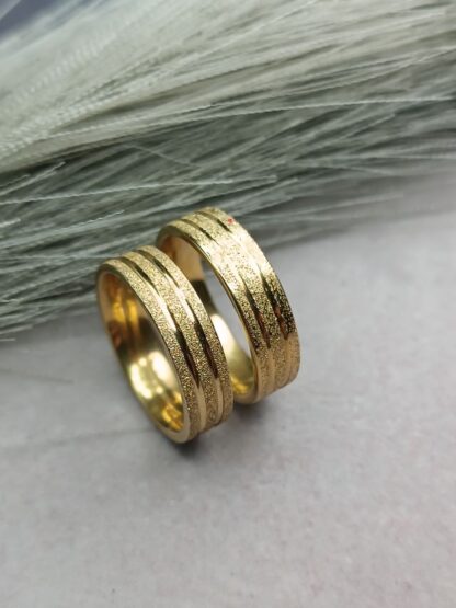 Pair of textured gold wedding rings (CODE:85833)