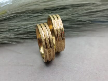 Pair of textured gold wedding rings (CODE:85833)