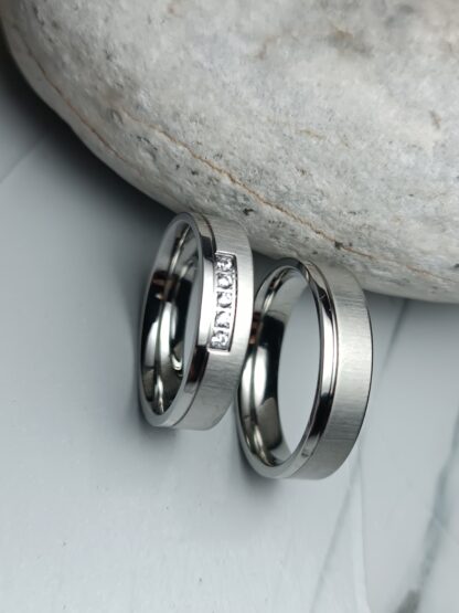 Pair of polished wedding rings, matte finish, thickness 6 mm (CODE: 00100)