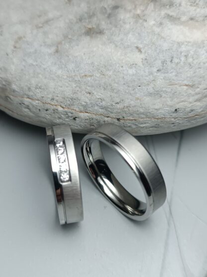 Pair of polished wedding rings, matte finish, thickness 6 mm (CODE: 00100)