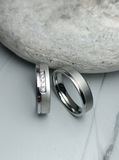 Pair of polished wedding rings, matte finish, thickness 6 mm (CODE: 00100)