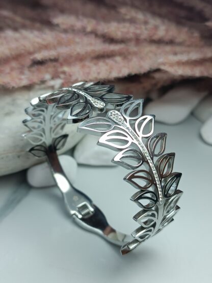 Women's stainless steel handcuff with leaves and zircon in silver (CODE:046)