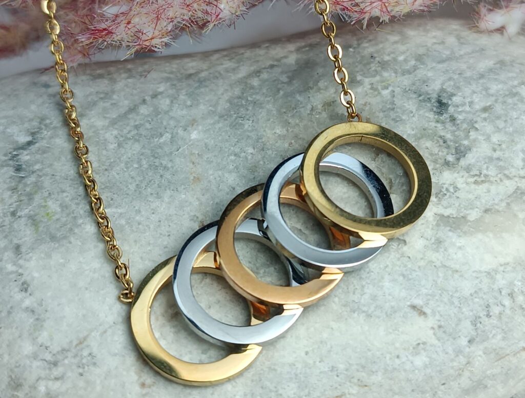 Κοσμήματα για την Πρώτη Μέρα στη Δουλειά – Ο Απόλυτος Οδηγός για Κομψές Εμφανίσεις