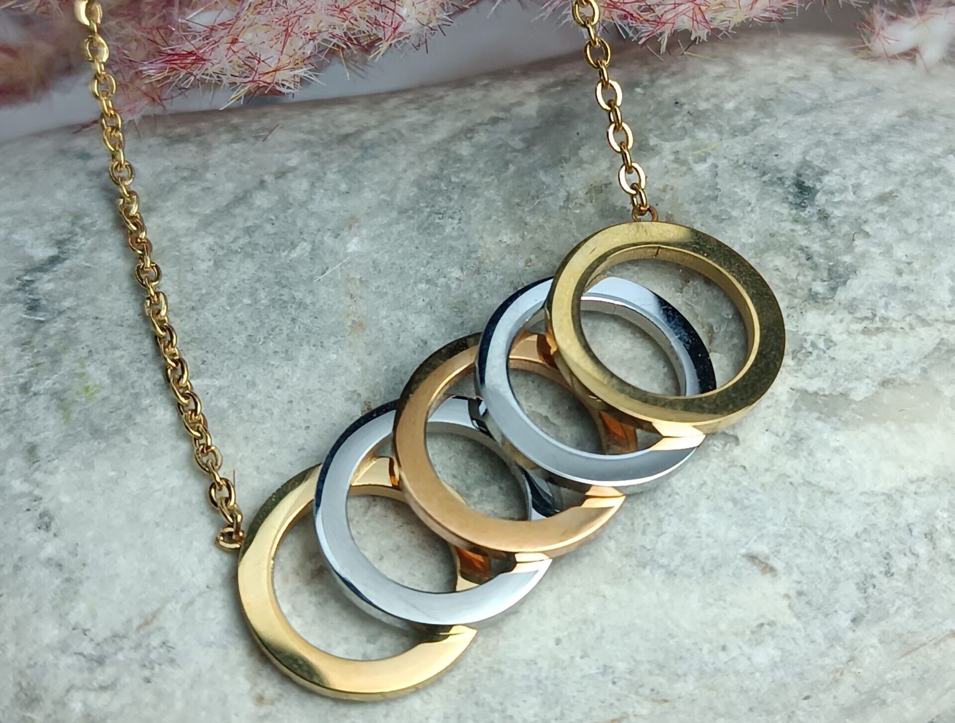 Κοσμήματα για την Πρώτη Μέρα στη Δουλειά – Ο Απόλυτος Οδηγός για Κομψές Εμφανίσεις