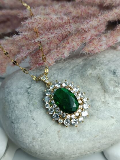 Rosette necklace with green zircon (CODE:059)