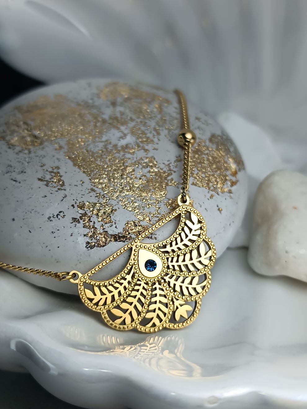 Κολιέ με Φύλλα και Μπλε Ζιργκόν – Χρυσό Ατσάλι | Kosmimatomania.gr(ΚΩΔ:0079) Κολιέ με Φύλλα και Μπλε Ζιργκόν – Χρυσό Ατσάλι | Kosmimatomania.gr(ΚΩΔ:0079)