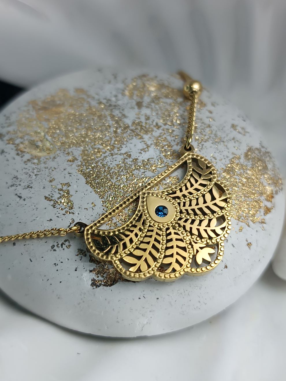 Κολιέ με Φύλλα και Μπλε Ζιργκόν – Χρυσό Ατσάλι | Kosmimatomania.gr(ΚΩΔ:0079) Κολιέ με Φύλλα και Μπλε Ζιργκόν – Χρυσό Ατσάλι | Kosmimatomania.gr(ΚΩΔ:0079)