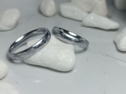 Pair of embossed titanium wedding rings 4 mm (CODE: 2885)
