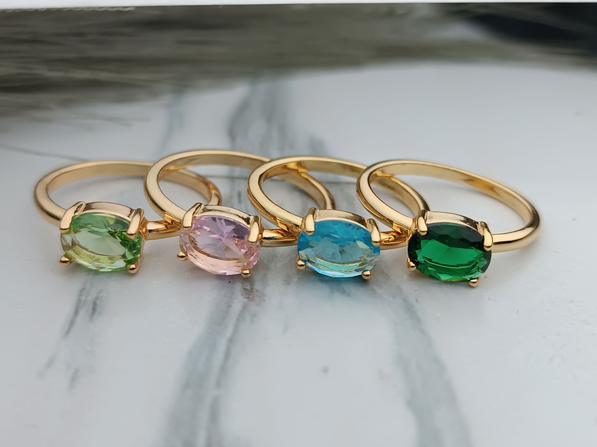 Επιλογή Κοσμήματος Ανάλογα με την Εποχή – Ο Απόλυτος Οδηγός Στυλ για Κάθε Περίσταση