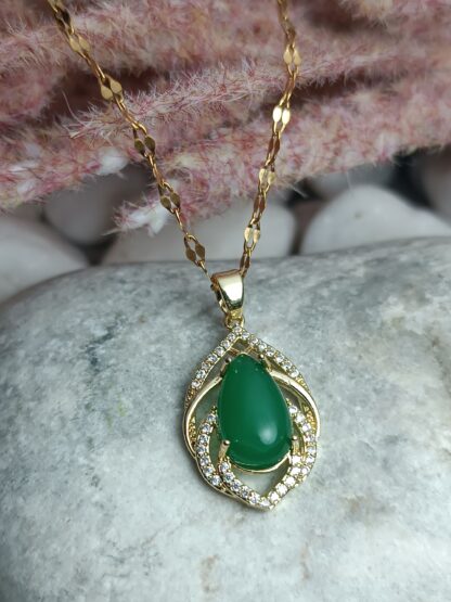 Steel necklace with green teardrop stone, zircon around, in gold color (CODE: 08022)