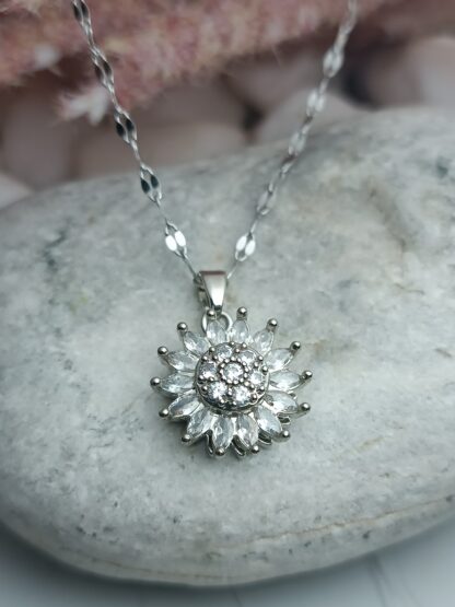 Flower necklace, rotate (CODE:0022998)