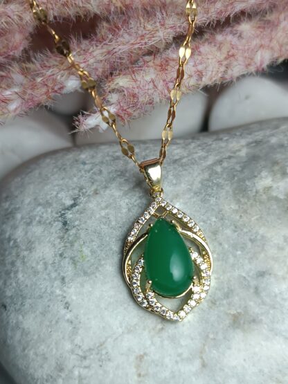 Steel necklace with green teardrop stone, zircon around, in gold color (CODE: 08022)