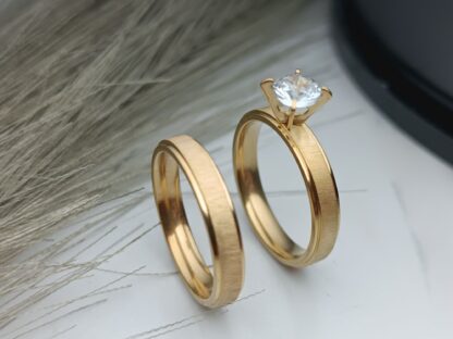 Ring together with single polished stone, matte finish, thickness 4mm (CODE: 00555)