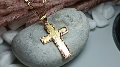 Cross made of steel with a polished and shiny finish (CODE: 052521)