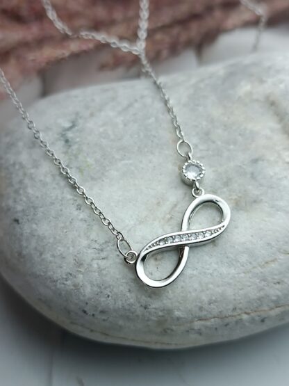 Silver, 925 platinum-plated infinity necklace, decorated with white zircons (CODE:05258)