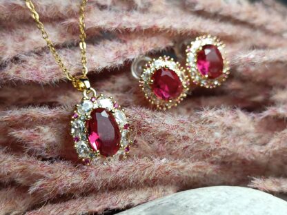 Rosette steel necklace with red stone together with earrings (CODE:027451)